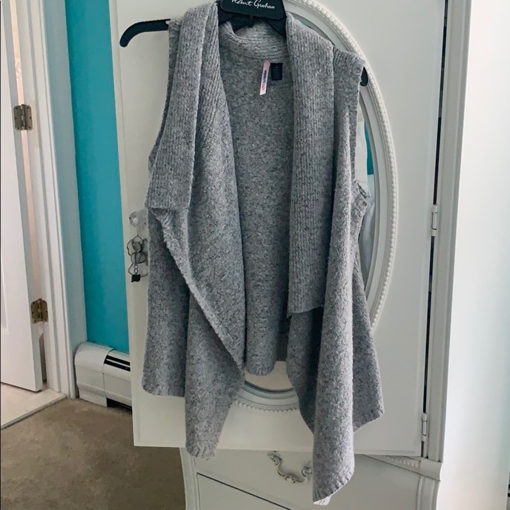 Love by Design grey sweater vest